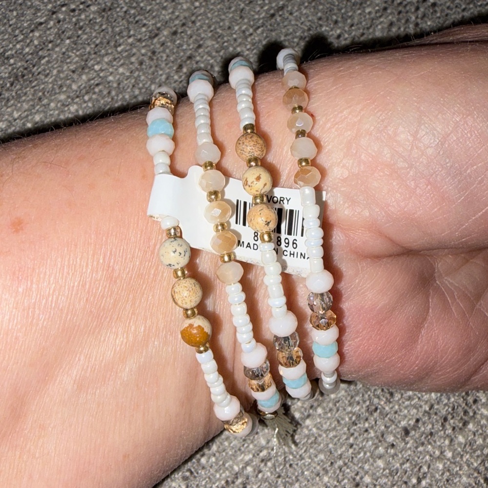White and Gold memory wire Beaded Bracelet - Picture 2 of 4